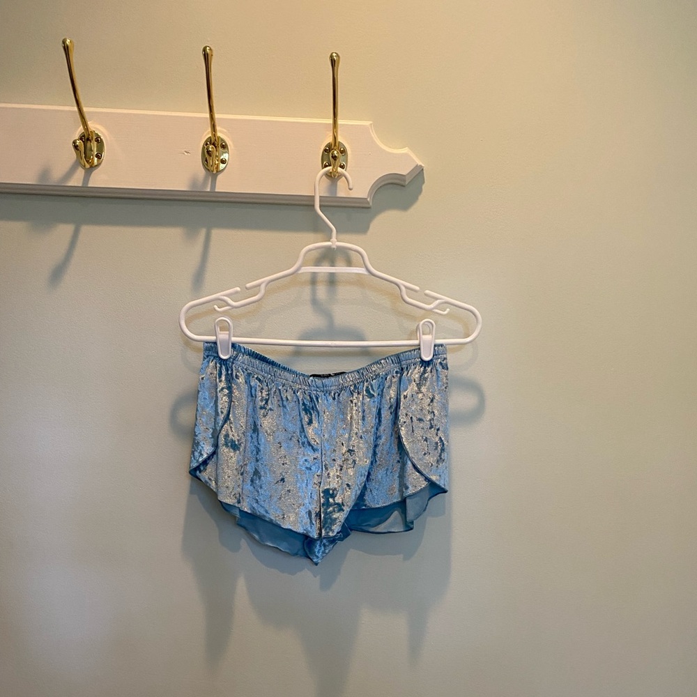 MINA LISA velvet flap-side lounge shorts